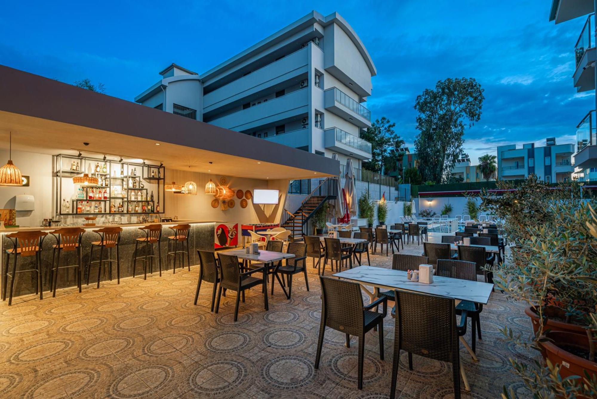 A Hotel Side Bagian luar foto